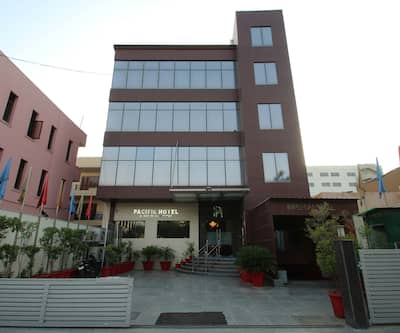 https://imgcld.yatra.com/ytimages/image/upload/t_hotel_yatra_city_desktop/v1437413932/Domestic Hotels/Hotels_Gurgaon/Imperial Pacific Hotel/Overview.jpg